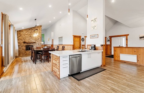 Val-des-Lacs House | Chalet Harmony - large exclusive waterfront cottage with SPA and pool table