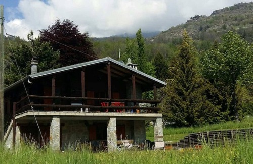 Antey-Saint-Andre Ski Chalet | Chalet 'Haut Vue Cervin Matterhorn' with Private Terrace and Wi-Fi