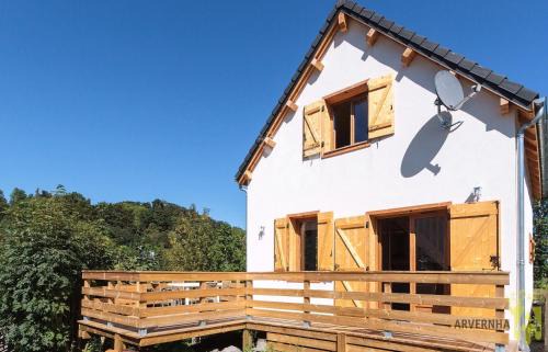Besse-en-Chandesse Apartment | Chalet Hugo