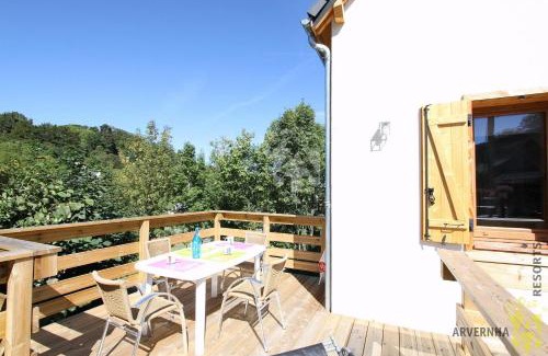 Besse-en-Chandesse Apartment | Chalet Hugo