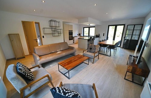 Somme-Leuze Ski Chalet | Chalet ideally located on the edge of forest