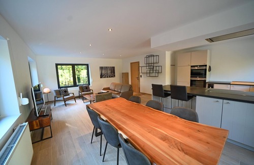 Somme-Leuze Ski Chalet | Chalet ideally located on the edge of forest
