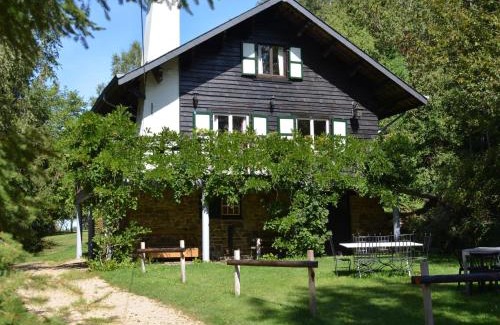 Gembes Ski Chalet | Chalet in Bièvre for 9 Person, cleaning included