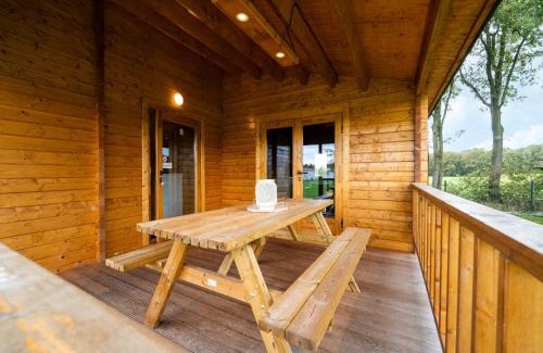 Municipality of Valkenswaard Ski Chalet | Chalet in Brabant near Nature Reserves