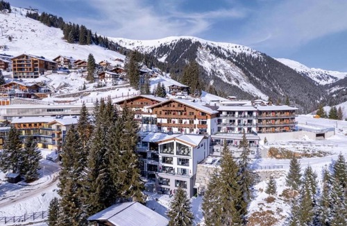 Konigsleiten Apartment | Chalet in Königsleiten near Alpine Peaks