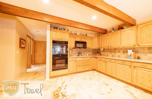 Groom Creek House | Chalet in the Pines *Hot Tub *Fireplace