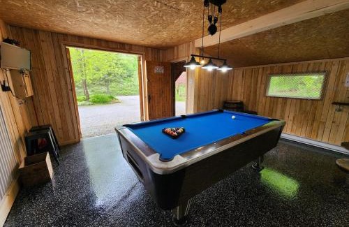 Mauricie Ski Chalet | Chalet L'Apéro du Bois-Rond - Spa, billard & bord de la rivière Batiscan