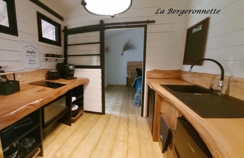 Queyrac House | Chalet 'La Bergeronnette' with Shared Pool, Private Terrace and Shared Garden