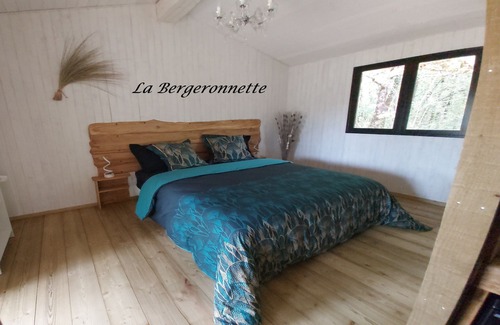 Queyrac House | Chalet 'La Bergeronnette' with Shared Pool, Private Terrace and Shared Garden