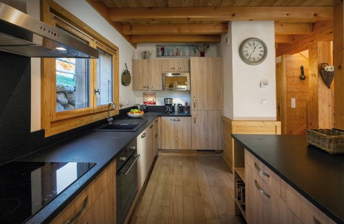 La Giettaz Ski Chalet | Chalet La Canopée - Aravis mountain stay with spa for 10 - OVO Network