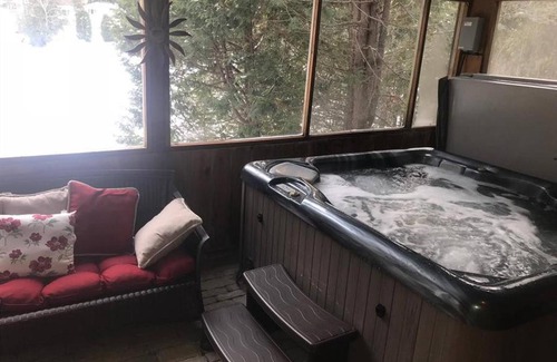 St-Adolphe-d'Howard Ski Chalet | Chalet La Peninsule Au Bord Du Lac