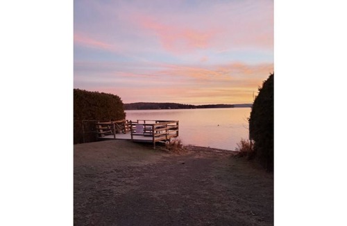 Lac-Brome Ski Chalet | Chalet Lac Brome, close to the lake with fireplace in the living room and swimming pool