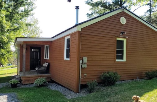 Lac-Brome Ski Chalet | Chalet Lac Brome, close to the lake with fireplace in the living room and swimming pool