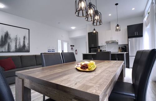 Chertsey Ski Chalet | Chalet le Cerf (modern, spa, BBQ, waterfront lake Lili)