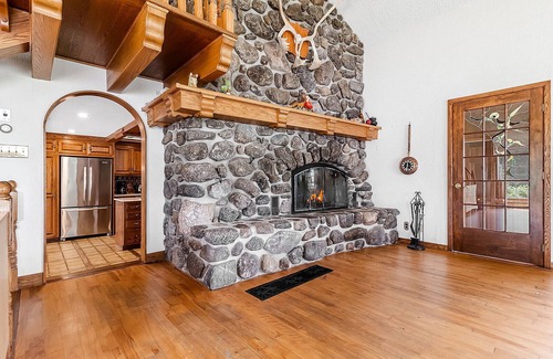 Val-des-Lacs House | Chalet Le Chateau with Guest House on the lake, waterfall, SPA, BBQ, pool table