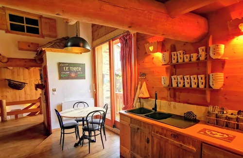 Le Bourg-d'Oisans Ski Chalet | Chalet 'Le Cosy Lodge' with Mountain View, Private Pool and Wi-Fi