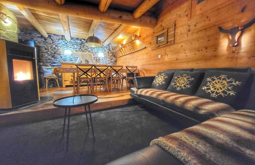 Le Bourg-d'Oisans Ski Chalet | Chalet 'Le Cosy Lodge' with Mountain View, Private Pool and Wi-Fi
