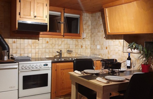 Les Posses-sur-Bex Ski Chalet | Chalet le muveran, in the center of gryon with garden!