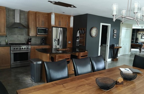 Mauricie Ski Chalet | Chalet Le St-phonie, L'harmonie Entre une Chalet, un Boisé, une Rivière
