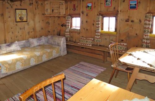 Vorderlanersbach Ski Chalet | Chalet Lippnerhütte by Interhome