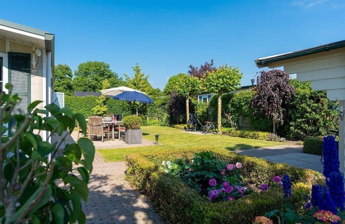 Goedereede House | Chalet located of the edge of Park de Goederee near beaches, dunes, sea and the Grevelingenmeer.