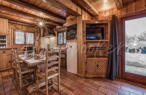 Demi-Quartier Ski Chalet | Chalet Lutins Summary