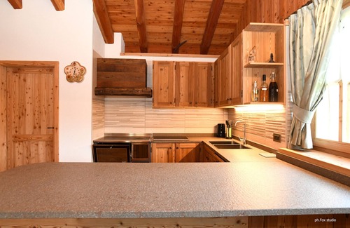 Porte di Rendena Ski Chalet | Chalet 'Maciana' with Mountain View, Private Garden and Wi-Fi
