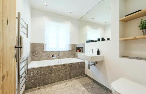 Sankt Anton am Arlberg Apartment | Chalet Marmotta NEVE - Luxus Chalet Ski-In Ski-Out