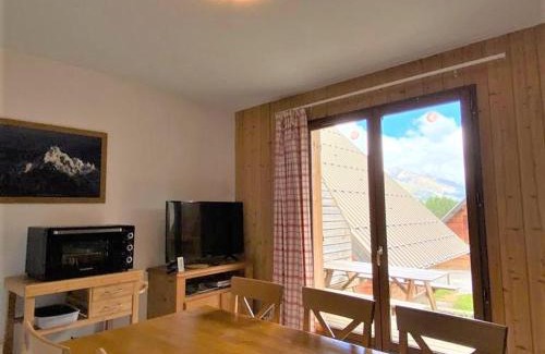 La Joue du Loup Ski Chalet | Chalet mitoyen 3 pièces 7 personnes avec piscine et sauna - Résidence Les Flocons du Soleil - FR-1-504-56