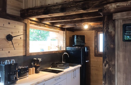 Septmoncel les Molunes Ski Chalet | Chalet Mobile Insolite "licorne" Pleine Nature Bain Nordique et Sauna Privatif