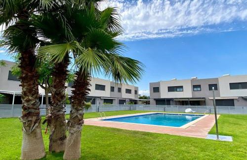 Miami Platja Apartment | Chalet moderno con piscina en Mont - roige Bahia