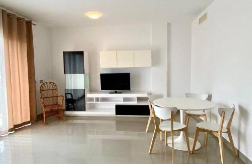 Miami Platja Apartment | Chalet moderno con piscina en Mont - roige Bahia