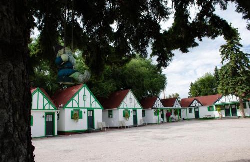 Custer Hotel | Chalet Motel