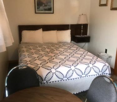 Custer Hotel | Chalet Motel