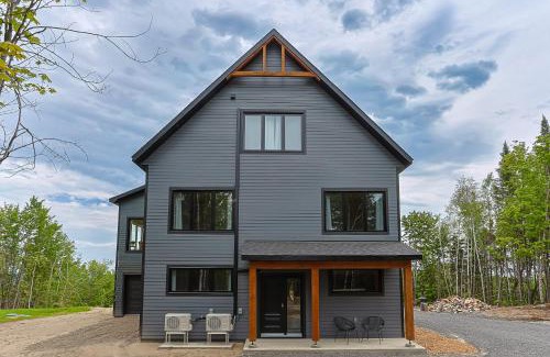 Saint-Alphonse-Rodriguez House | Chalet Neuf Avec Spa - Horizon Des Coteaux