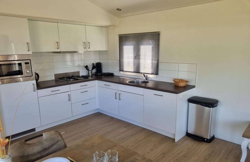 Velsen-Zuid Ski Chalet | Chalet near the golf course on a holiday park