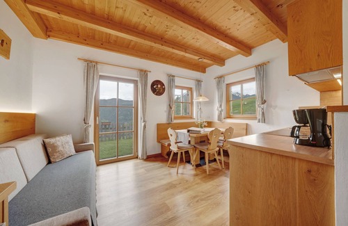 Ultimo Ski Chalet | Chalet 'Niederhaushof Edelweiß' with Mountain View, Private Garden and Wi-Fi