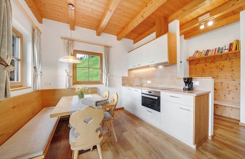 Ultimo Ski Chalet | Chalet 'Niederhaushof Edelweiß' with Mountain View, Private Garden and Wi-Fi