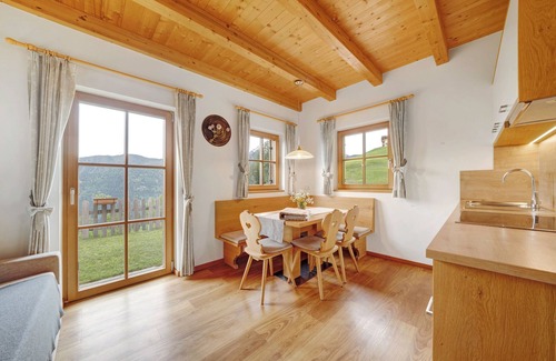 Ultimo Ski Chalet | Chalet 'Niederhaushof Edelweiß' with Mountain View, Private Garden and Wi-Fi