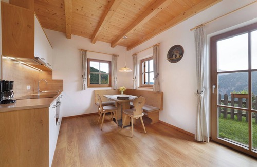 Ultimo Ski Chalet | Chalet 'Niederhaushof Enzian' with Mountain View, Private Garden and Wi-Fi
