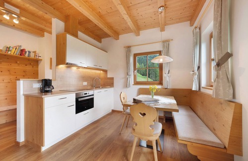 Ultimo Ski Chalet | Chalet 'Niederhaushof Enzian' with Mountain View, Private Garden and Wi-Fi