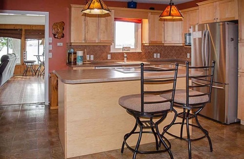 Selwyn Cottage | Chalet on Chemong - Three Bedroom Cottage, Sleeps 8