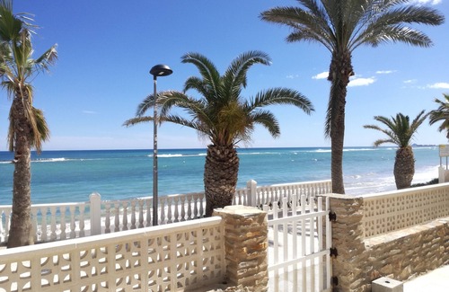 Pilar de la Horadada Ski Chalet | CHALET ON THE FIRST LINE OF THE SEA, 5 METERS ! FREE WIFI