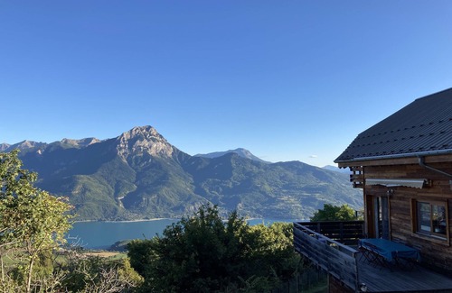 Saint-Apollinaire Ski Chalet | Chalet overlooking Lake Serre Ponçon near the Parc des Ecrins