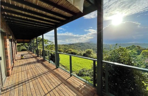 Newee Creek Ski Chalet | Chalet overlooking valley & ocean 15min to beach, alfresco dinning, 8m fireplace