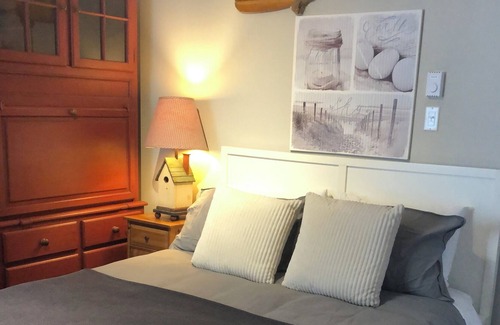 Riviere-Rouge Ski Chalet | Chalet Paradise on the river Rouge with a magnificent sandy beach