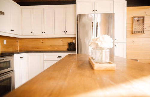 Pointe-au-Pic Ski Chalet | Chalet Peah - Log Cabin in the Heart of Charlevoix