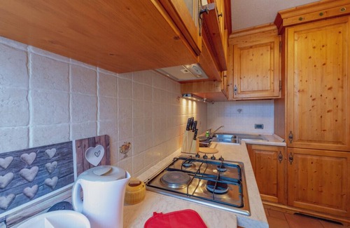 Courmayeur Apartment | Chalet Pontal 5 Comfortable Three-room Apartment with View
