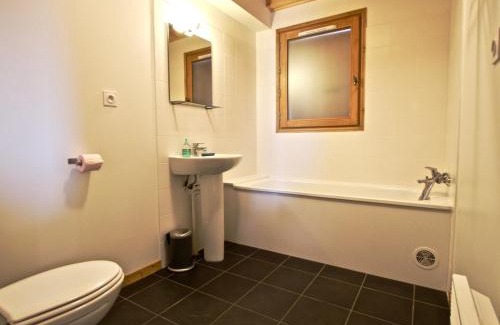 Chamrousse Ski Chalet | Chalet pour 8 pers. 4 chambres, 3 SDB à Chamrousse - FR-1-549-107