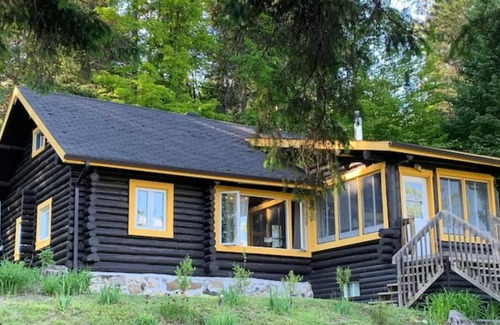 St-Adolphe-d'Howard Cabin | Chalet Rustique et Chaleureux Avec Emplacement Idéal!
